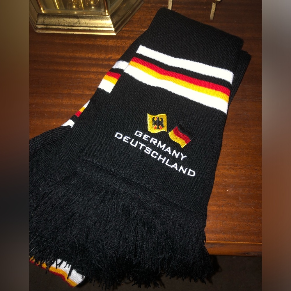 🇩🇪German Scarf - 856 $30 or $25 w/offer
